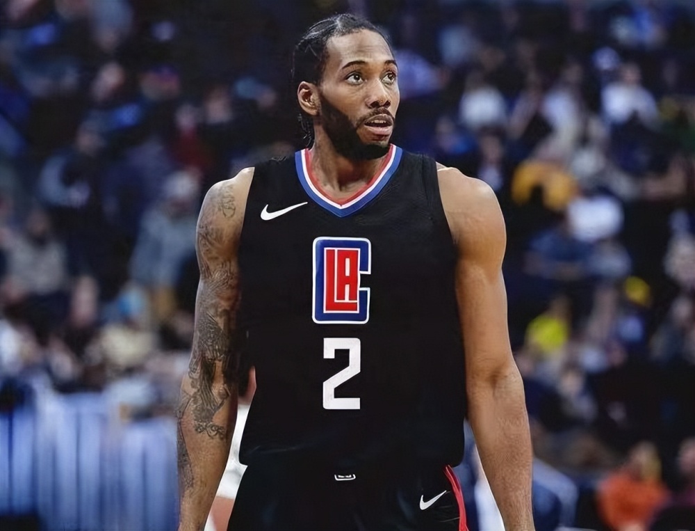  莱昂纳德膝盖手术，快船争冠前景堪忧  