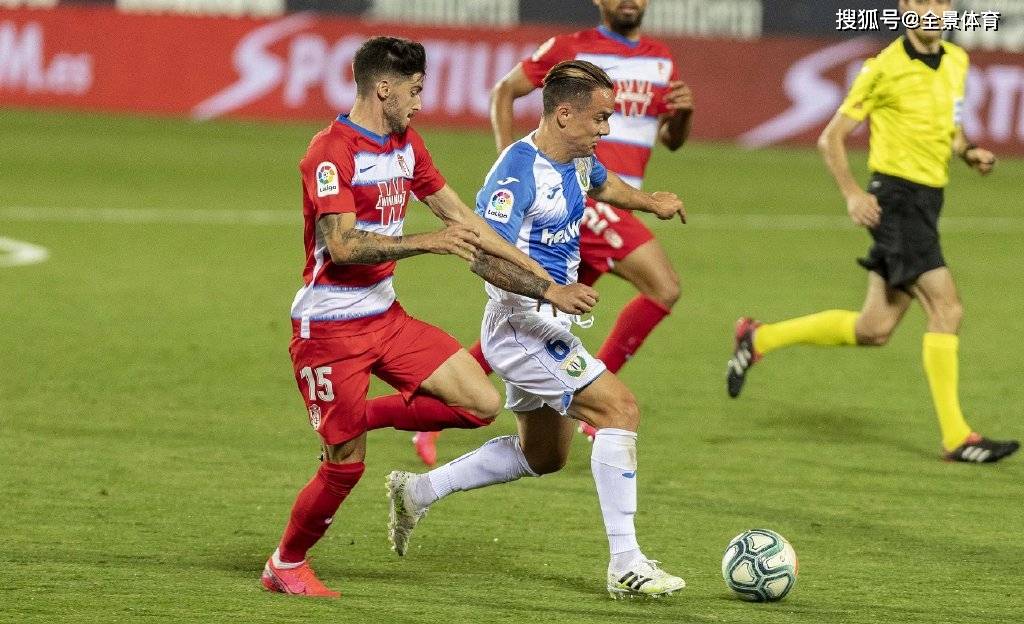  莱切保级关键战收获平局，老将点球破门价值千金