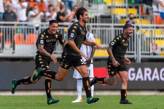  那不勒斯追击领头羊国米，榜首大战悬念重重